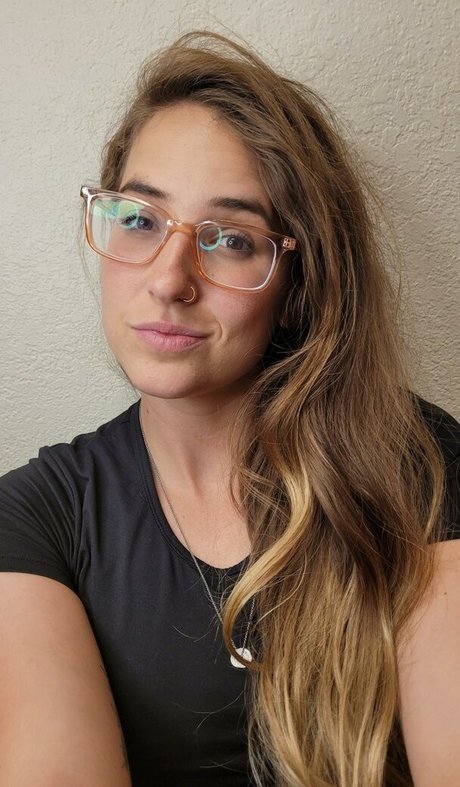 Lizzie All Day perfect pornstar img