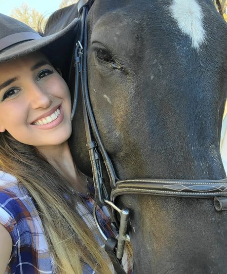 Lizzie All Day pornographic star archive