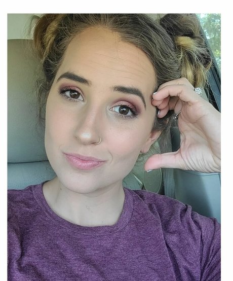 Lizzie All Day pornographic actress gallery