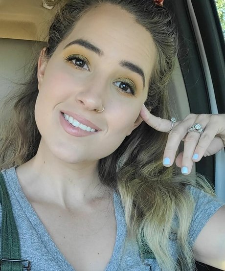 Lizzie All Day pornographic star archive