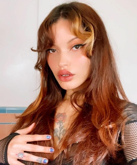 Maxine Ashley free model image