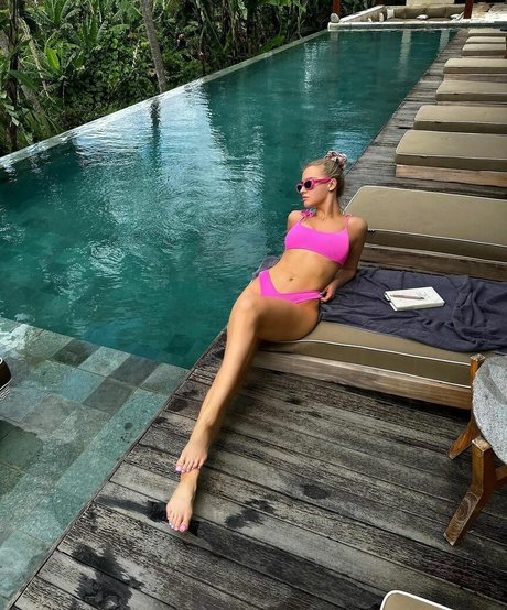 Karolina Pisarek high quality actress gallery