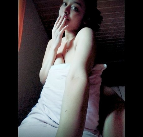 reddest nails star photo