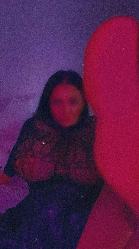 Madeleine York perfect model img