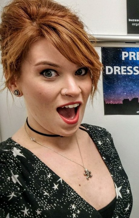 Hollie Bennett model hot picture