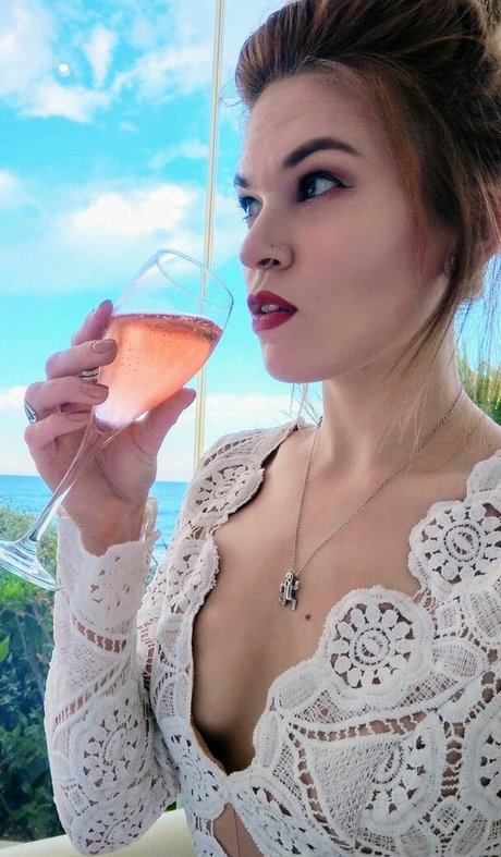 Hollie Bennett xxx star image