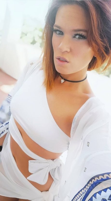 Hollie Bennett model nudes pictures