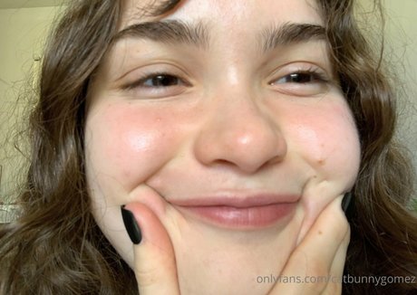 catbunnygomez best model images