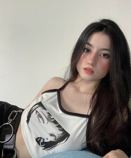 ilamie model naked img