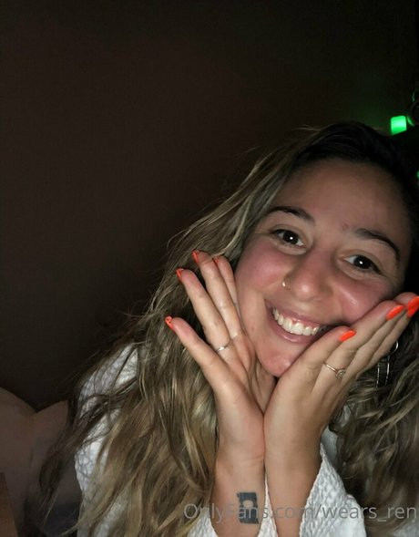 Wears ren profile pic