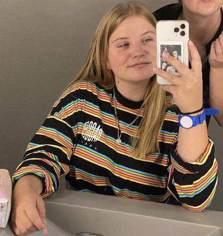 Aline Zwahlen model adult picture