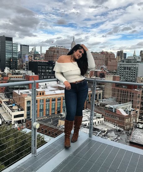 Sanjana star exclusive pics