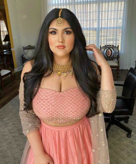 Sanjana erotic model img