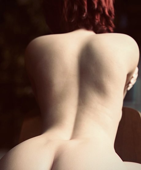 Monna Haddid naked model pics