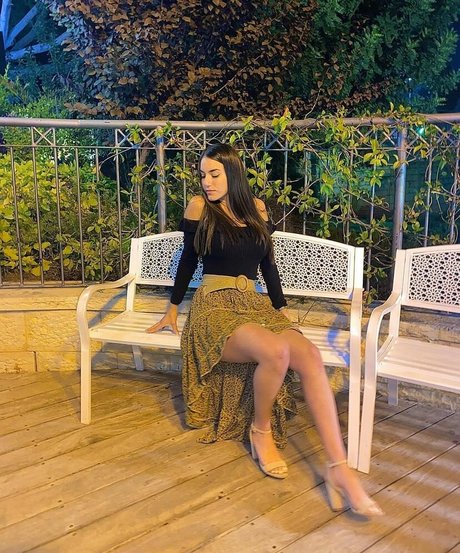 Sara Avni art star galleries