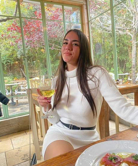 Sara Avni beautiful model pic