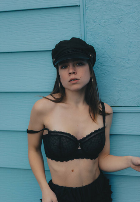 Peacelynn model nudes picture