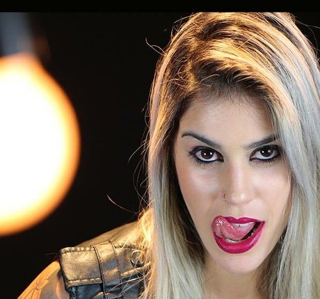 Deia Cassali model hot img