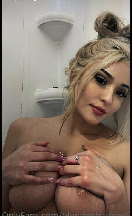 blondeebarbiee69 exclusive model photo
