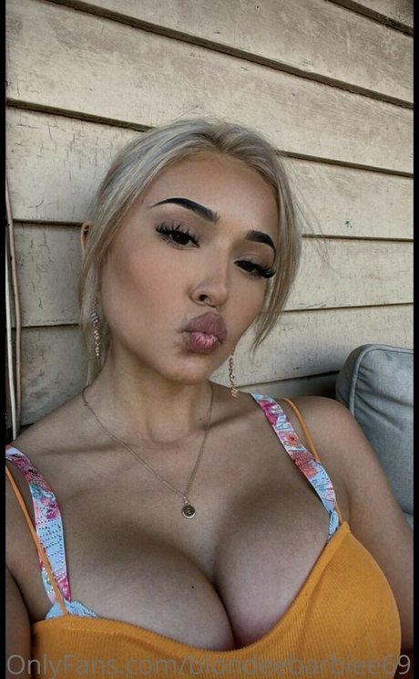 blondeebarbiee69 top pornstar picture