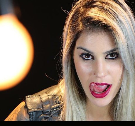 DeiaCassali pretty pornstar images