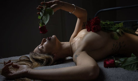 Gal Leo model erotic archive