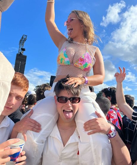 Alex Andrews pretty pornstar pics