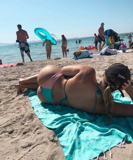 Alex Andrews porn model img