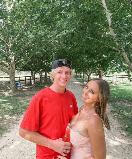 Alex Andrews adult model pics