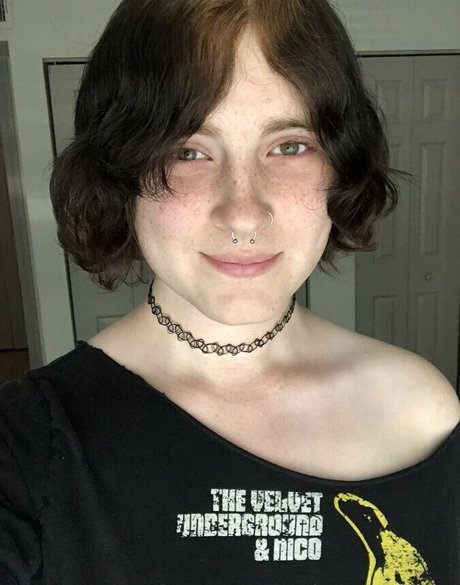 Scarlet Skeie model art archive