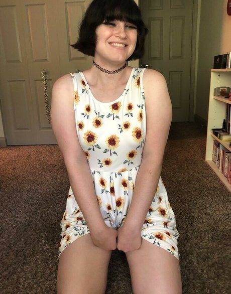 Scarlet Skeie star hot photo