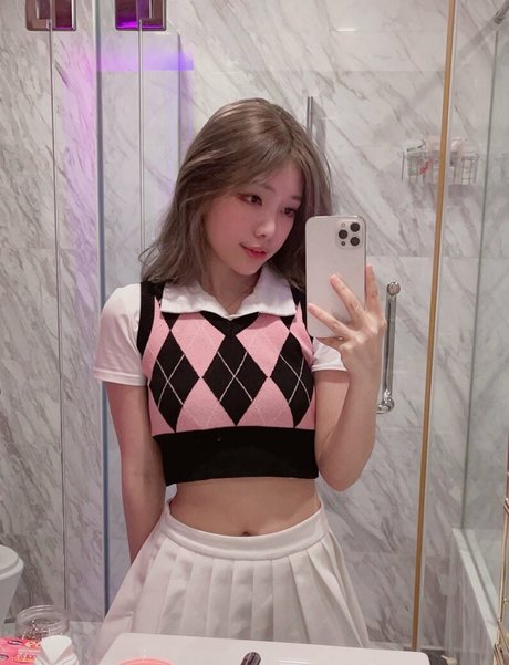 Yuyu Monster sexy model photos