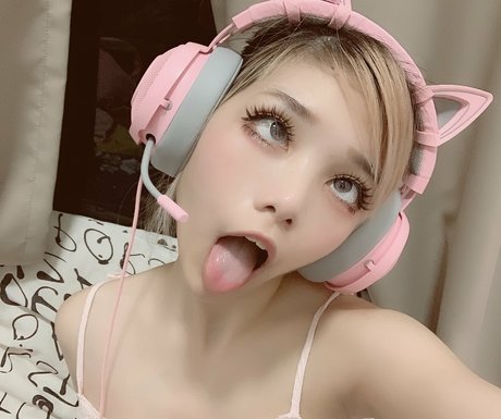 Yuyu Monster pretty pornstar image