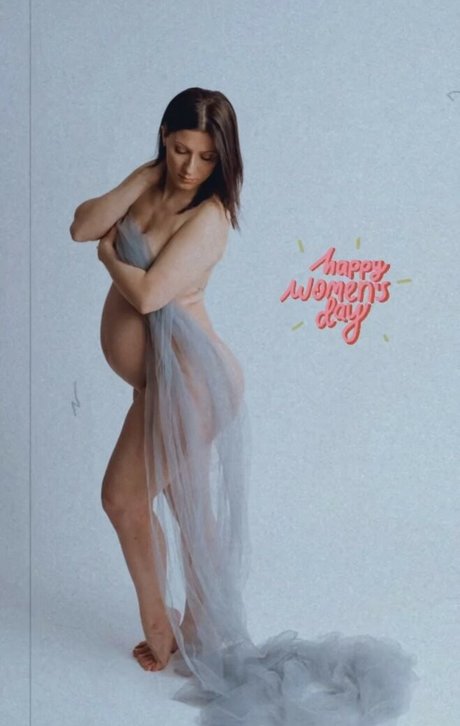 Elle Baker pornstar nude pic