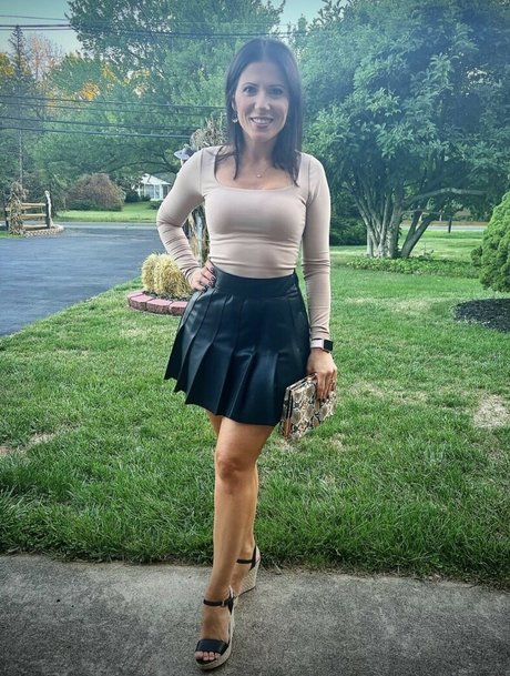 Elle Baker pornstar nudes galleries