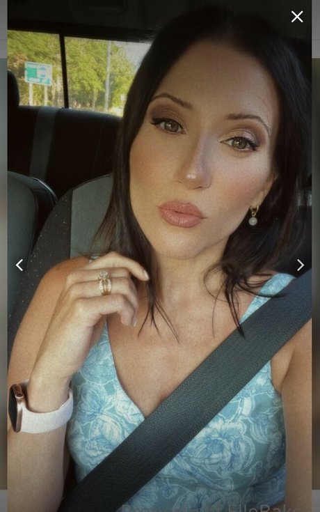 Elle Baker pornstar pretty gallery