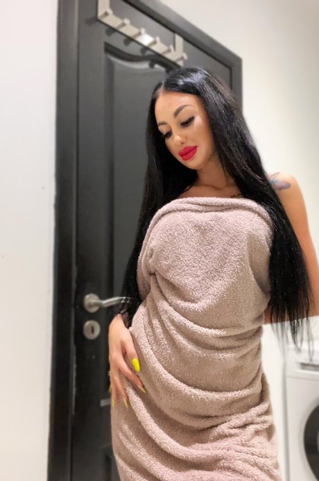 Deeaxoxx model xxx pics