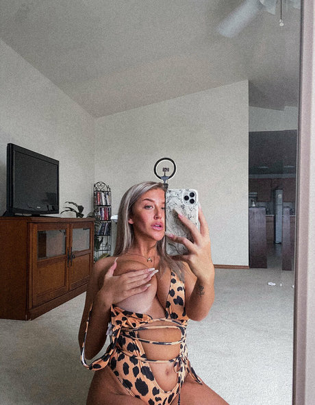 Rochelllle model adult photos