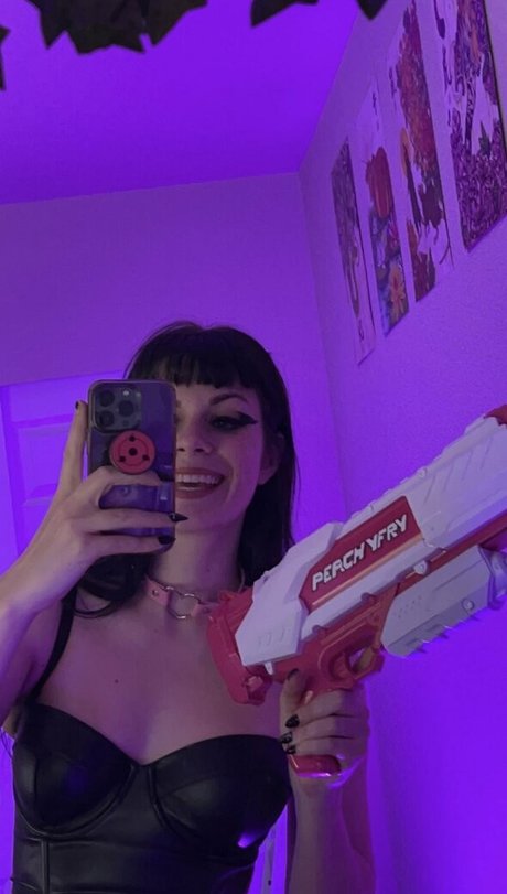 PeachyFry pornstar erotic gallery