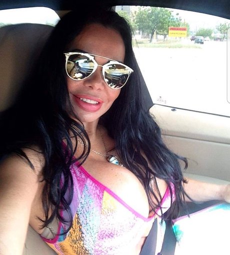 Carolina Luna model top archive