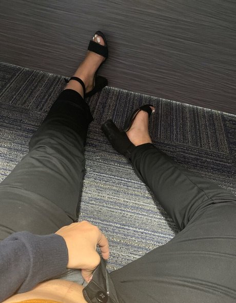 OnlyJojoForU model erotic photos