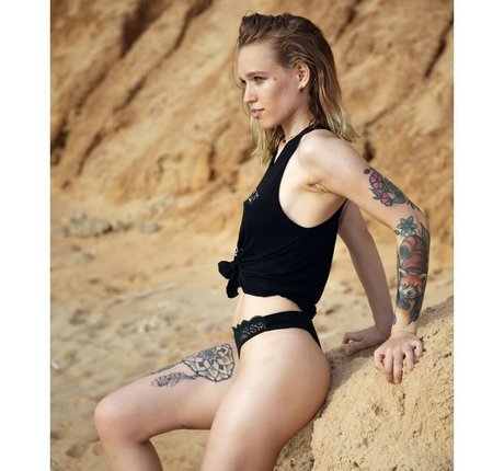 AliceTheFreak hot actress photo