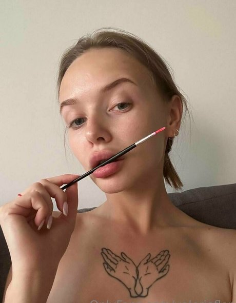 Valerie Flor art actress pic