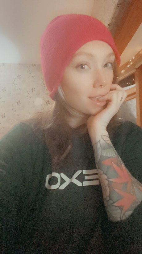 matildassecret nude model picture