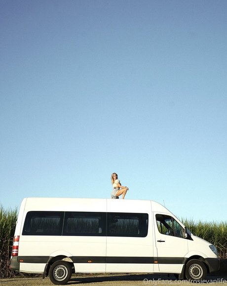 rosievanlife model free image