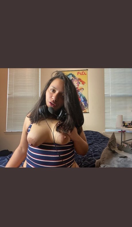 Nixlynka model top photo