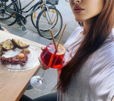 dommy nika naked model img