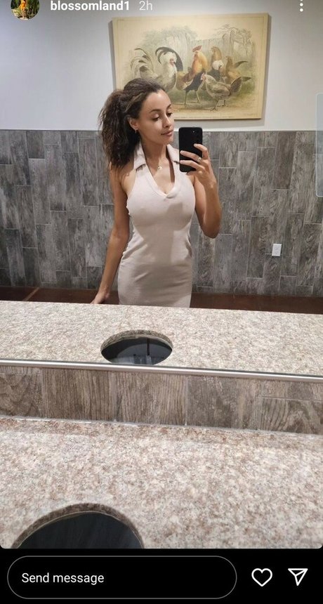 Daisey Wilks Blossoms star nudes photo