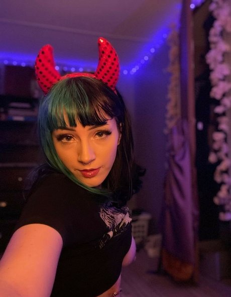 GoddessNymph model sex photo