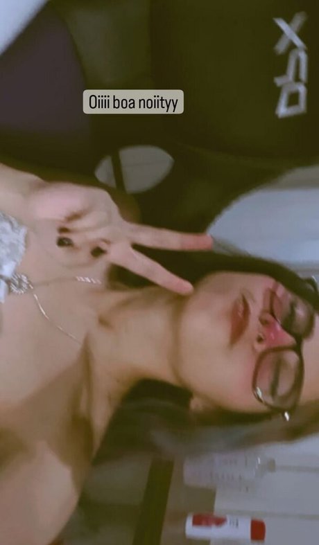 Nona Whitem beautiful model pic